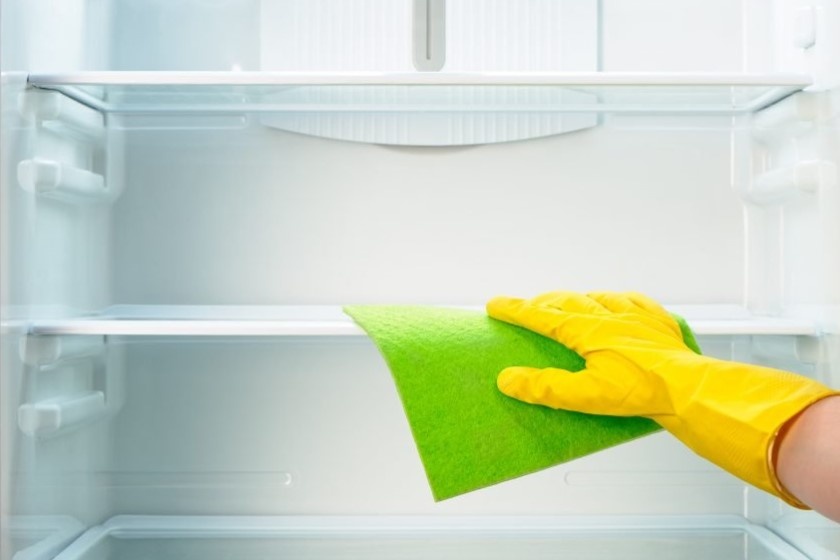 Как устранить запахи в холодильнике с помощью натуральных средств